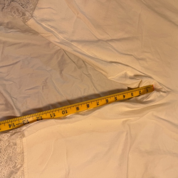 Ivory Capri Leggings w/ Lace Hem - Picture 5 of 11